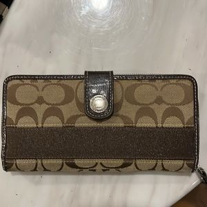 Vintage Coach bifold wallet
